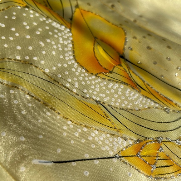 Vintage 90’s Satin Pastel Yellow Traditional Asian Dress With Sparkly Lily’s - Picture 6 of 10